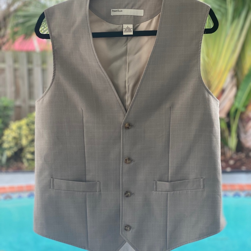 Perry Ellis Men's Vest Beige